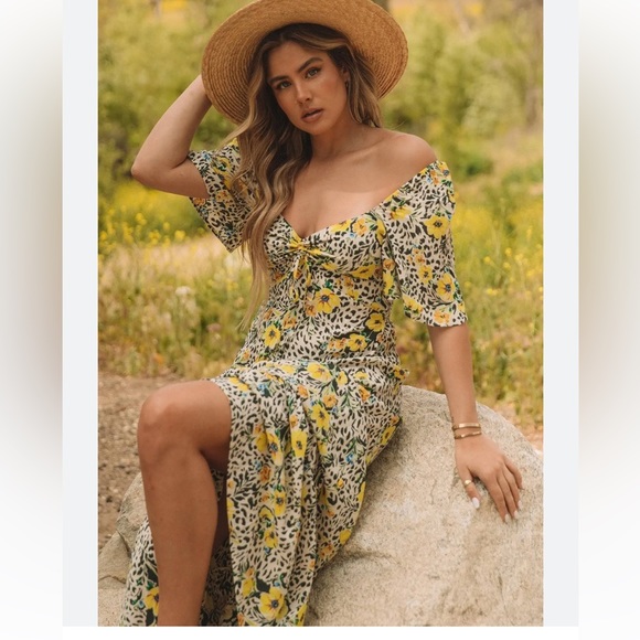 LOVESTITCH 💛🖤 Floral Animal print puff sleeve Maxi dress - Picture 3 of 6